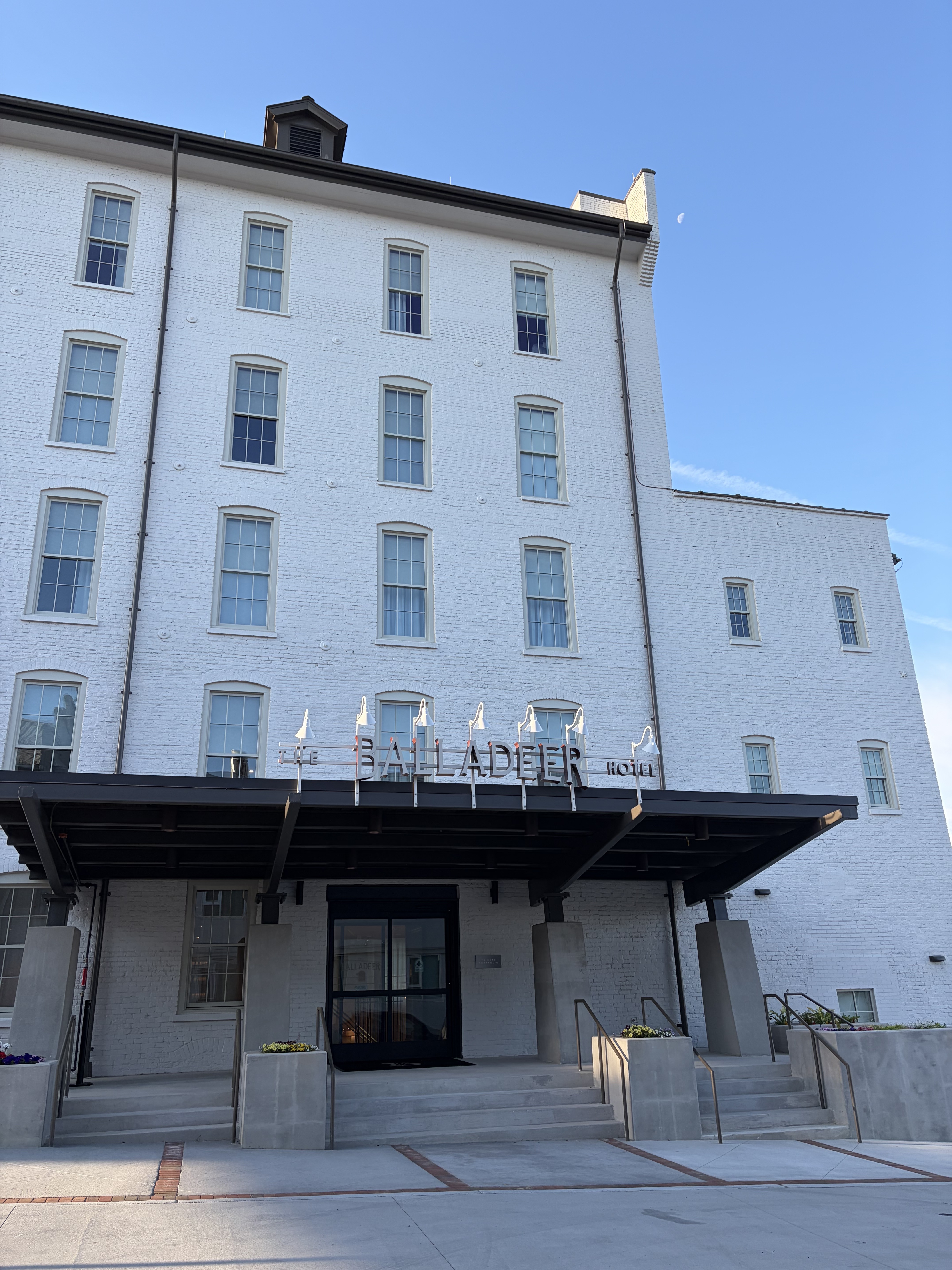 The Balladeer Hotel